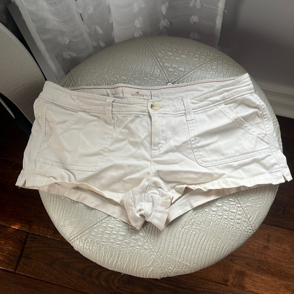 Hollister low rise stretch white jean shorts! size 5